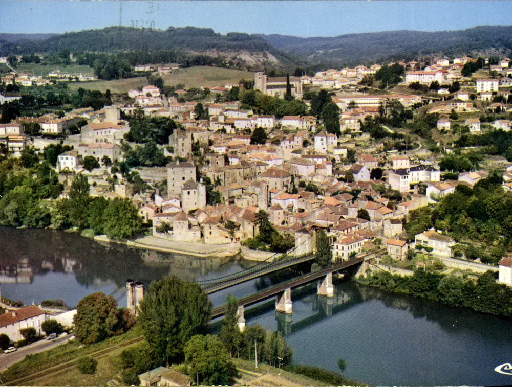 Puy-L'Évêque (Lot) — Vista geral aérea — Impressor Mâcon - 39-000 - Frente