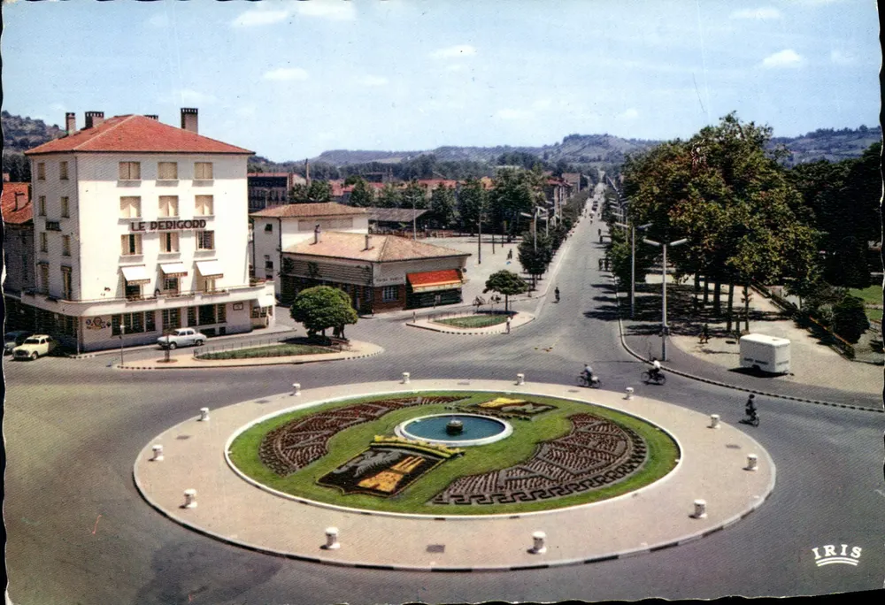 Agen - Praça do 14 de Julho — antigo nome Praça do Pin — editor IRIS - Frente