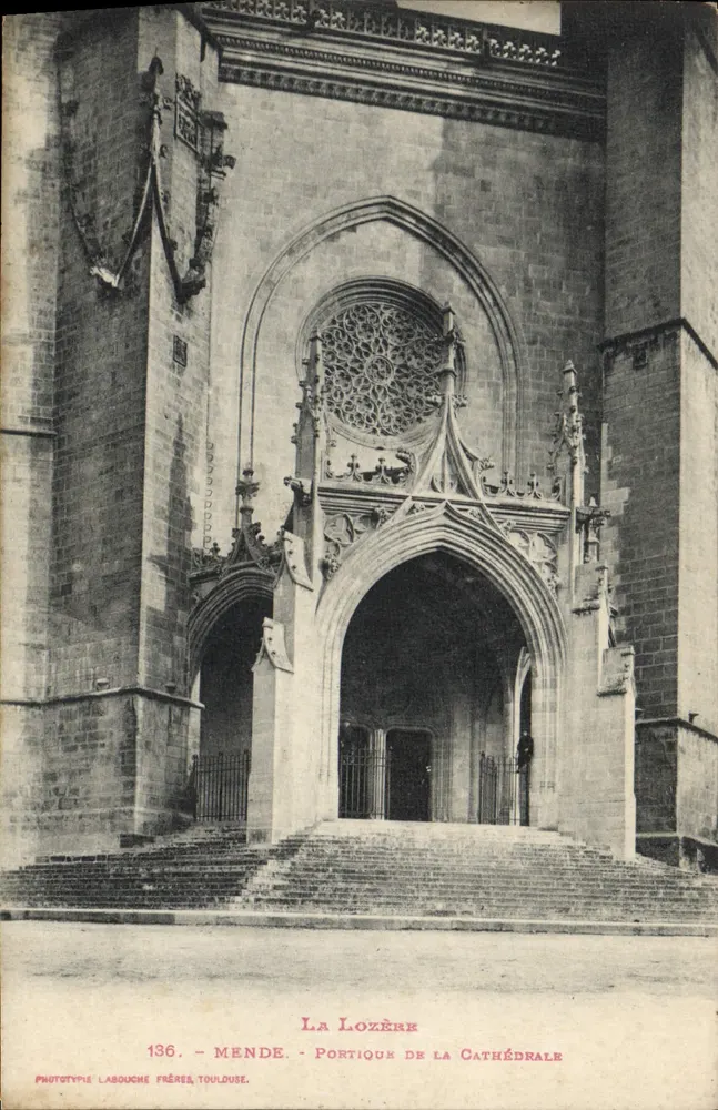 Mende - Portico della Cattedrale — La Lozère — Prototype Labouche Frères, Toulouse, n°136 - Recto