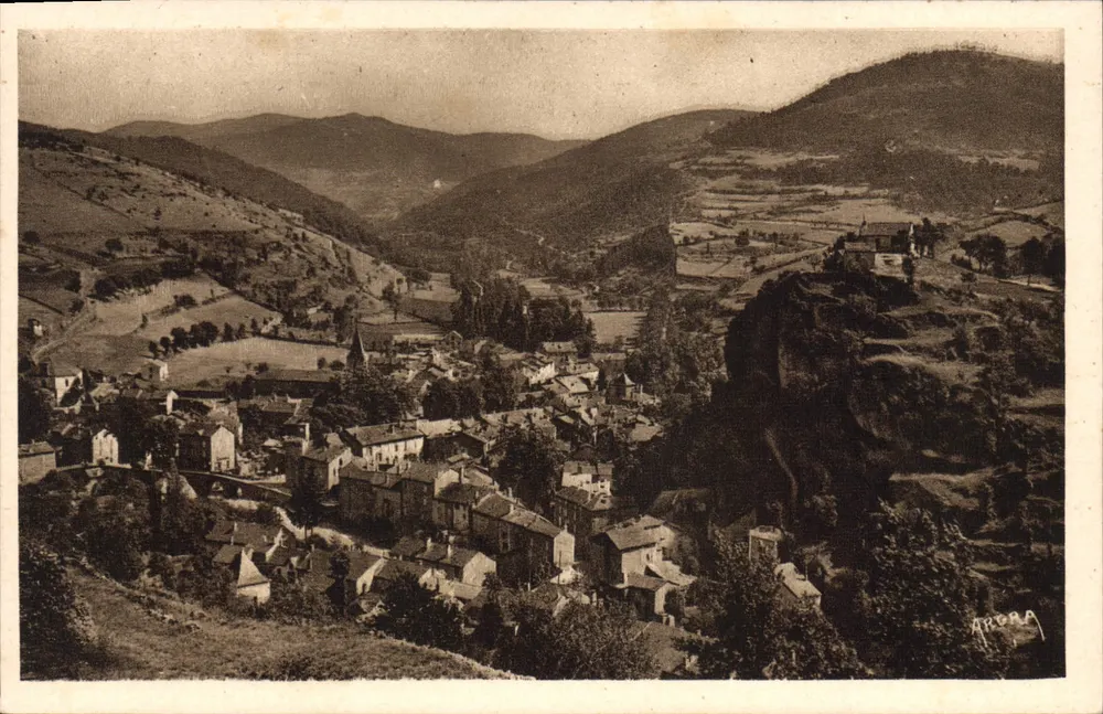 Meyrueis (Lozère) — Vista panorámica tomada desde la carretera del Aven Armand — Arts Graphiques Toulouse - Anverso