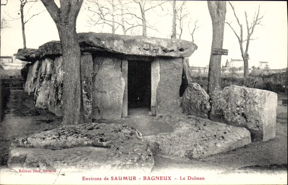 Around Saumur - Bagneux - The Dolmen — Edition Dézé, bookseller - Front