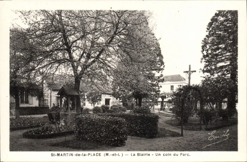 St-MARTIN-de-la-PLACE (M.-et-L) — La Blairie — Ein Eckbereich des Parks. - Vorderseite