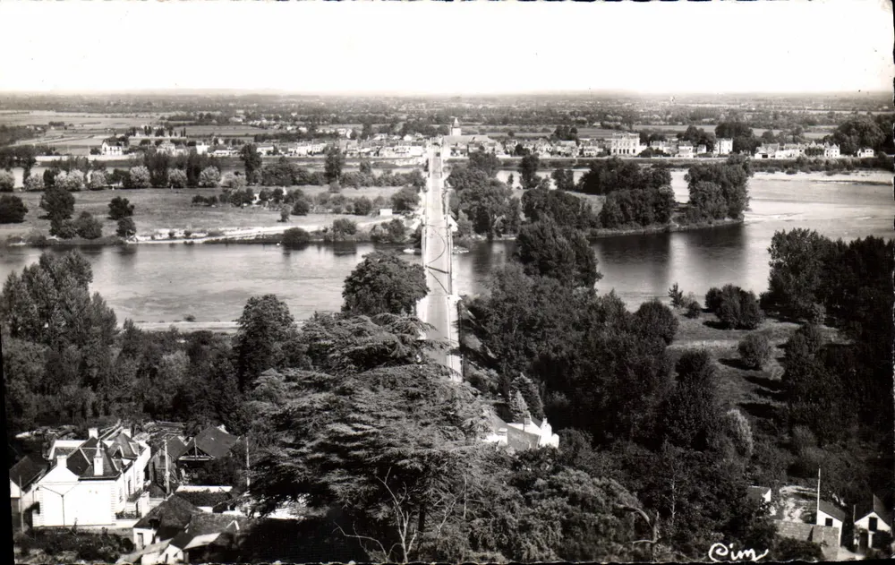 Les Rosiers-sur-Loire — Allgemeiner Blick auf die Loire, die Brücken und die Stadt — Fotograf Cim - Vorderseite