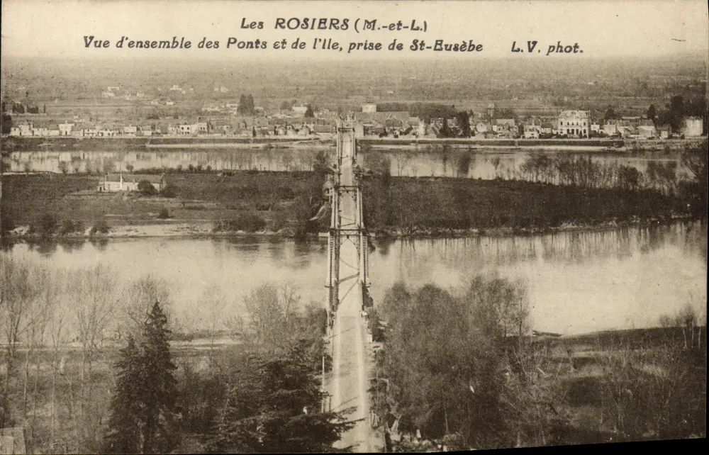 Die ROSIERS (M.-et-L.) — Überblick über die Brücken und die Insel, aufgenommen von St-Busèbe — L.V. phot. - Vorderseite