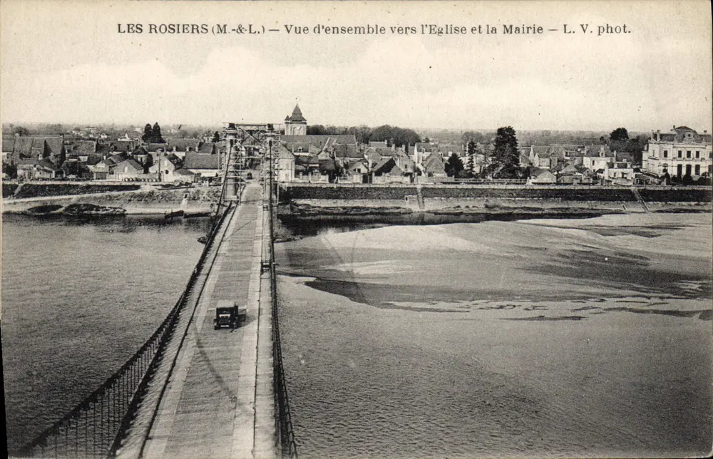 Les Rosiers (M.&L.) — Allgemeiner Blick Richtung Kirche und Rathaus — L. V. phot. - Vorderseite