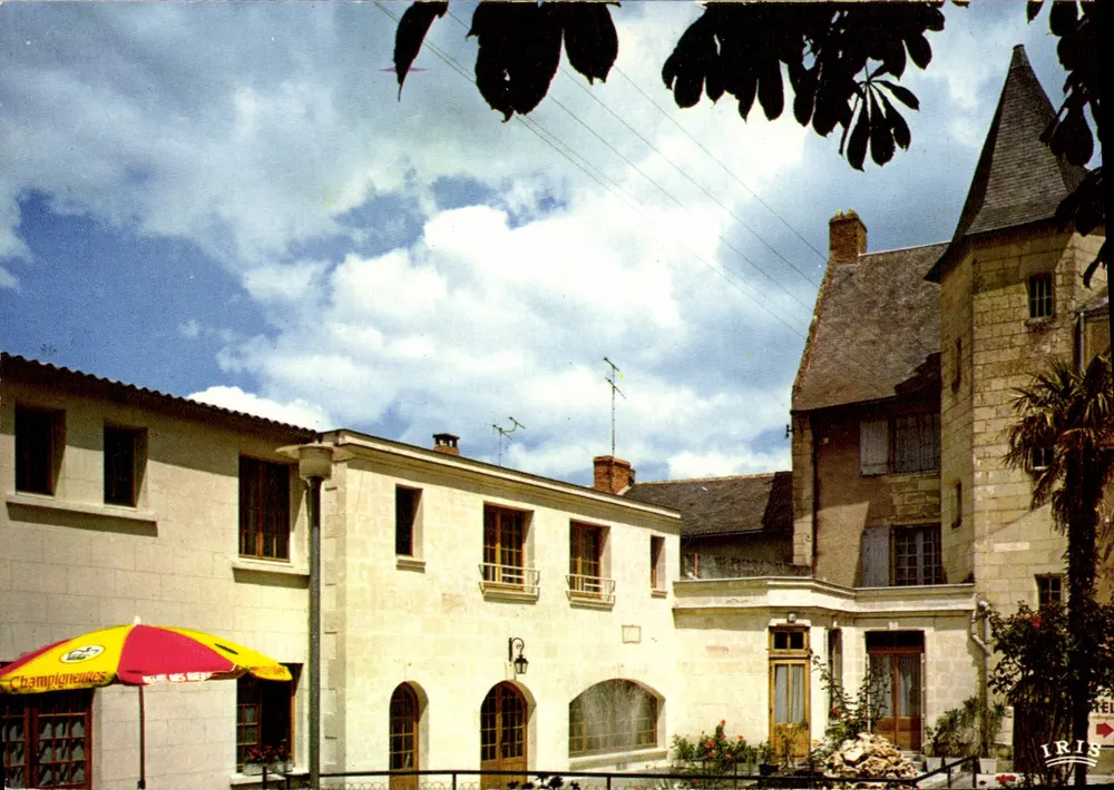 Innere Hof des Splendid-Hôtel — Montreuil-Bellay — Verleger LUMICAP - Vorderseite