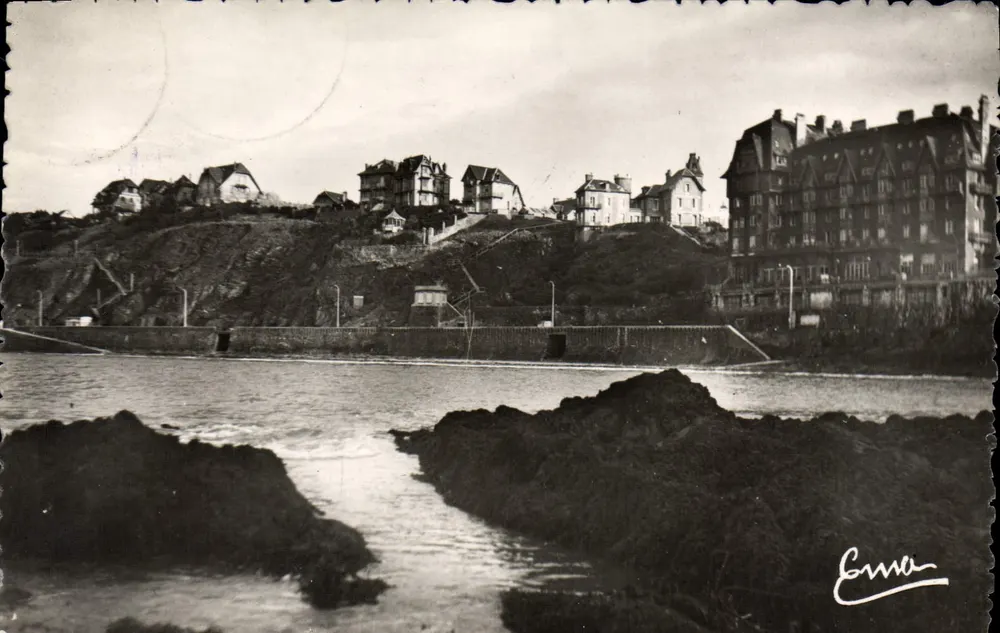 Granville (Manche) — Ansicht der Strände und Felsen bei Flut — Edition E. Bernard - Granville - Vorderseite