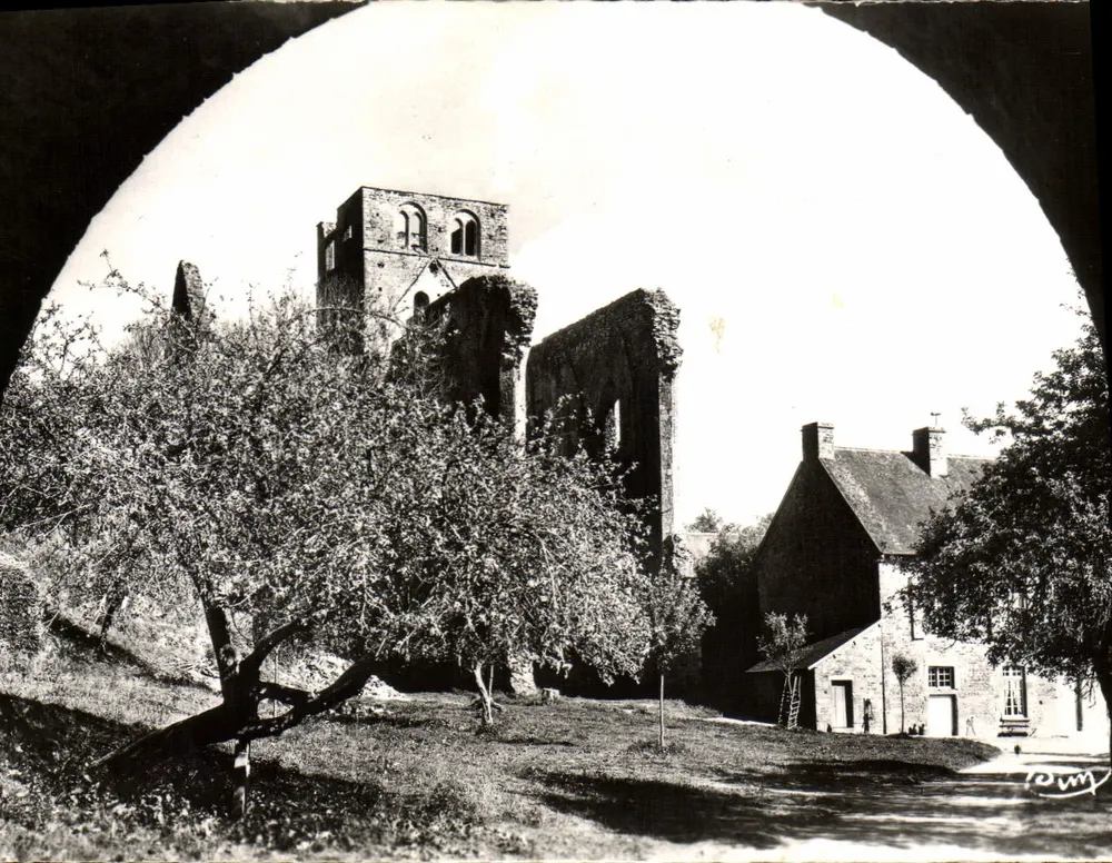 Fourguier (Manche) — Vista da Abadia e da Casa Abbatial — Comtier J.M. Maccon - Frente