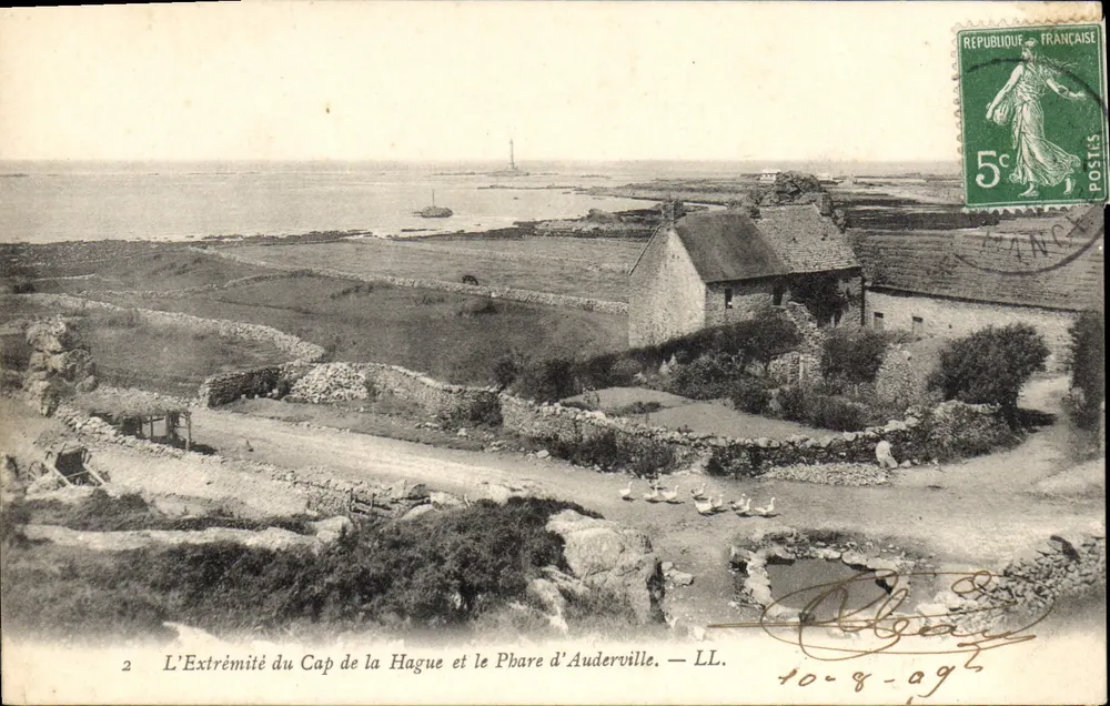 A Extremidade do Cabo da Hague e o Farol de Auderville — LL. - Frente
