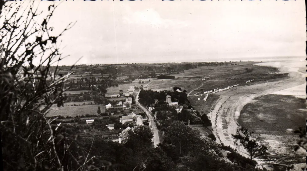 ST-JEAN-LE-THOMAS — Strandansicht von den Klippen — Edition Emma BESNARD — Granville - Vorderseite