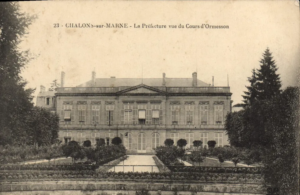 Chalons-sur-Marne — A Prefeitura vista do Cours d'Ormesson — Editor: CPAdéCollection - Frente