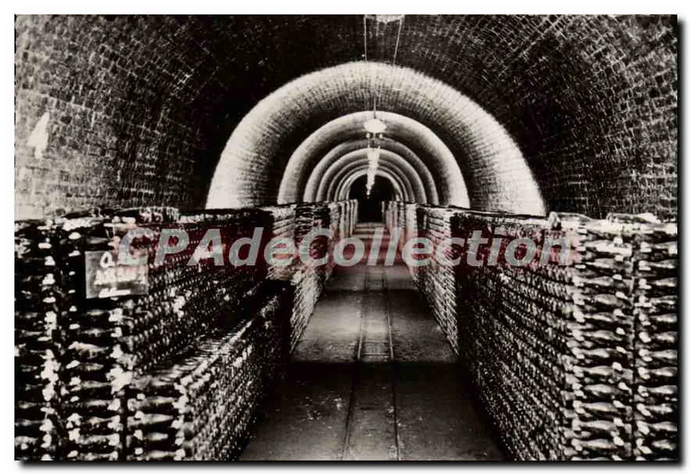 Champagne De Castellane - Epernay — Uma das Caves : Vinos sobre lattes - Frente