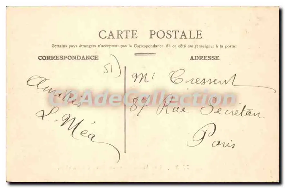 Reims — Alte Häuser. Place des Marchés — Mutterhaus der Rheims-Kekse und andere Geschäfte - Rückseite
