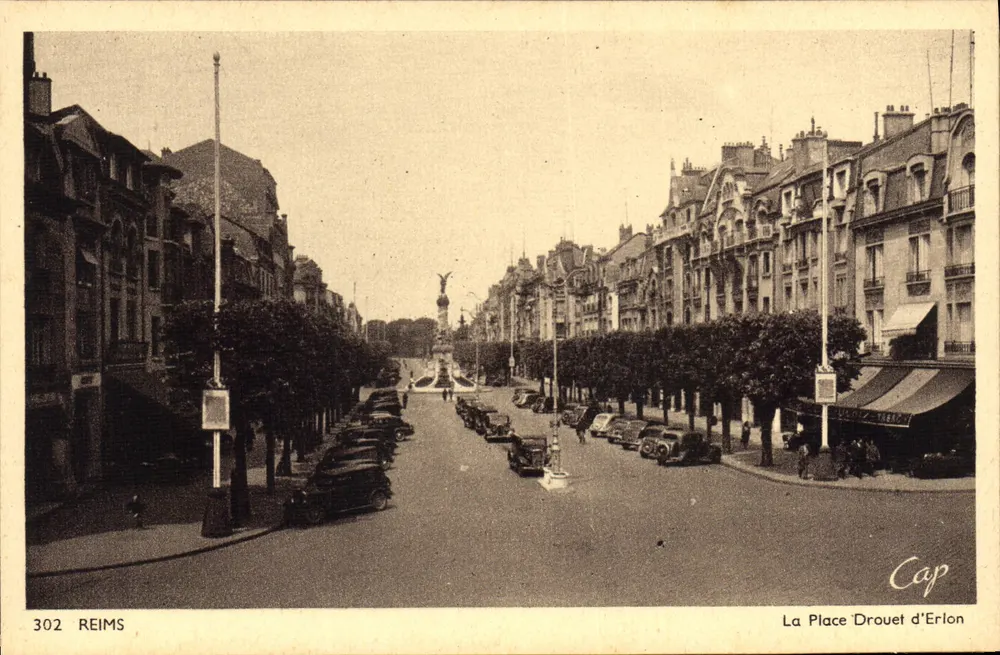 Reims — A Praça Drouet d'Erlon — Edição da Catedral - Frente