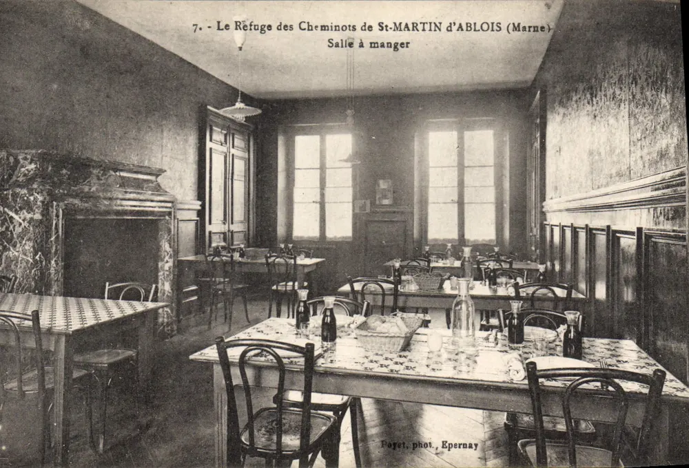 O Refúgio dos Ferroviários de São Martinho d'Ablois (Marne) — Sala de Jantar — Poyet, fot. Epernay - Frente