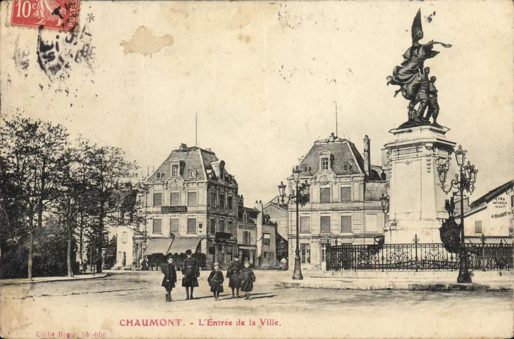 Chaumont - A entrada da cidade — Cliché Roger, lib.-édit. - Frente