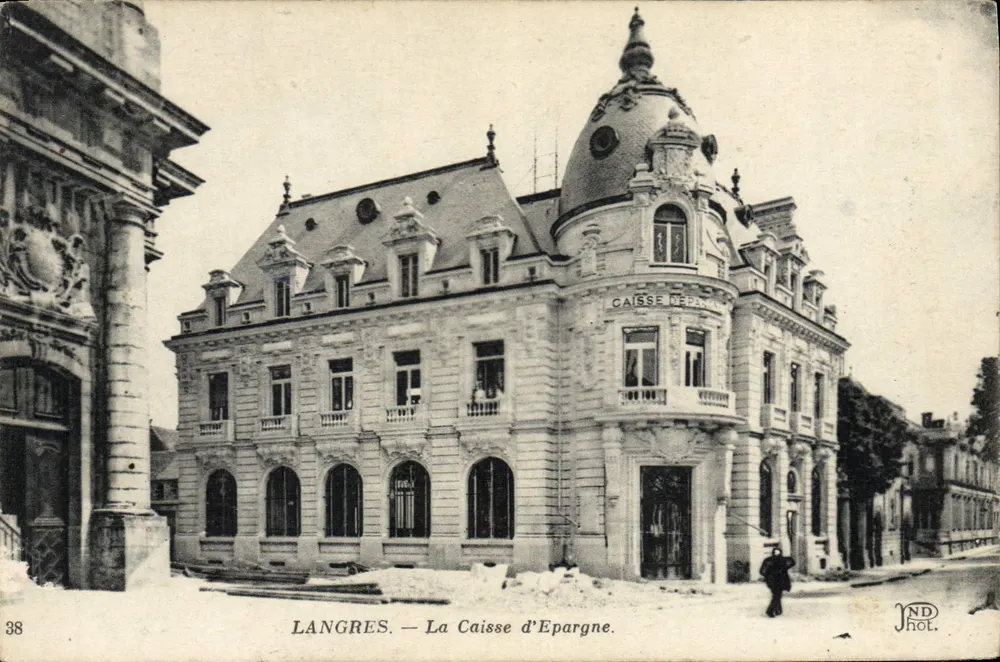 Langres — A Caixa de Poupança — ND Phot. - Frente
