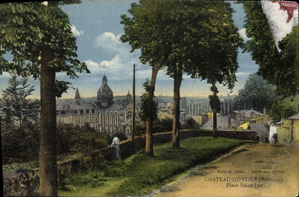Château-Gauntier (Mayenne) — Place Saint-Just — J. Malletot fot. - Voorkant