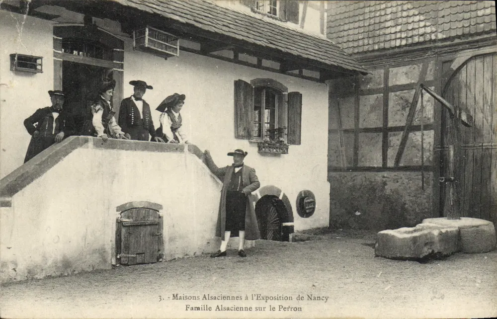 Família Alsaciana no Pergolado — Casas Alsacianas na Exposição de Nancy — editor não visível - Frente