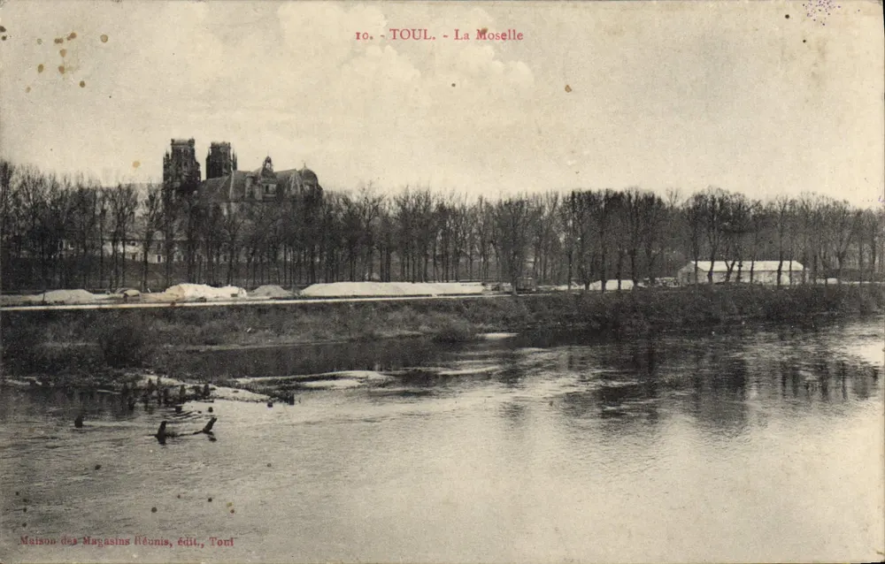 Toul - A Moselle — vista do rio e da catedral — Maison des Magasins Réunis, editora, Toul - Frente