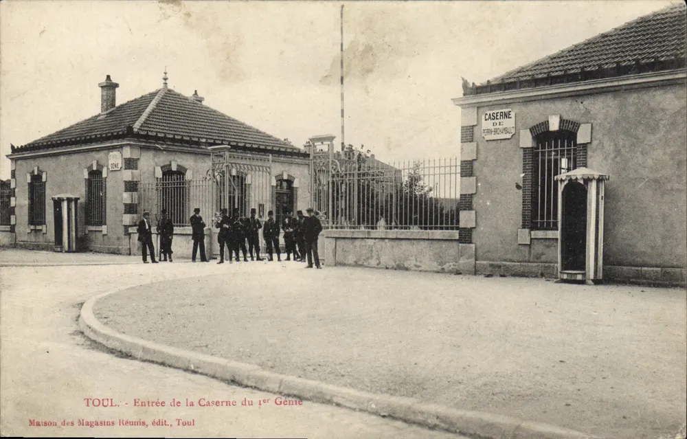 Toul - Eingang zur Kaserne des 1. Ingenieurregiments — Maison des Magasins Réunis, Toul - Vorderseite
