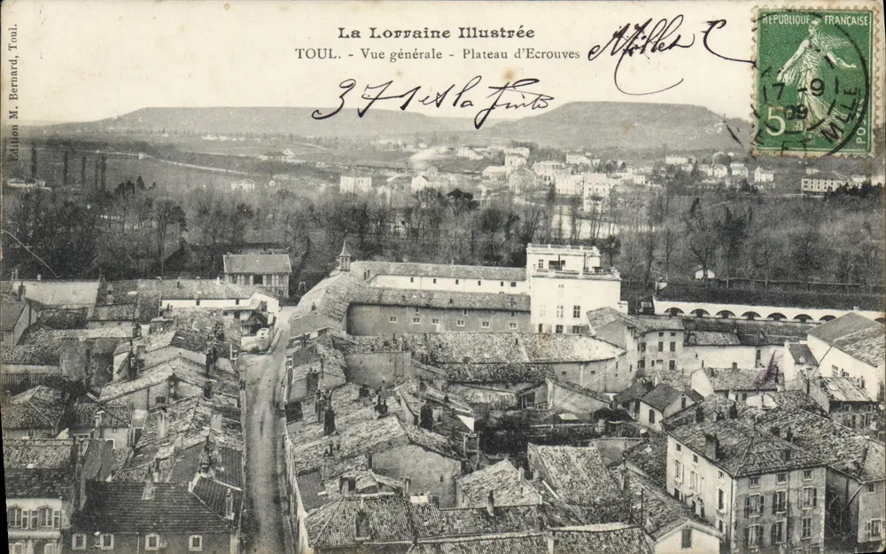 TOUL - Vista geral - Plateau d'Ecrouvès — A Lorraine Ilustrada, edição M. Bernard, Toul - Frente