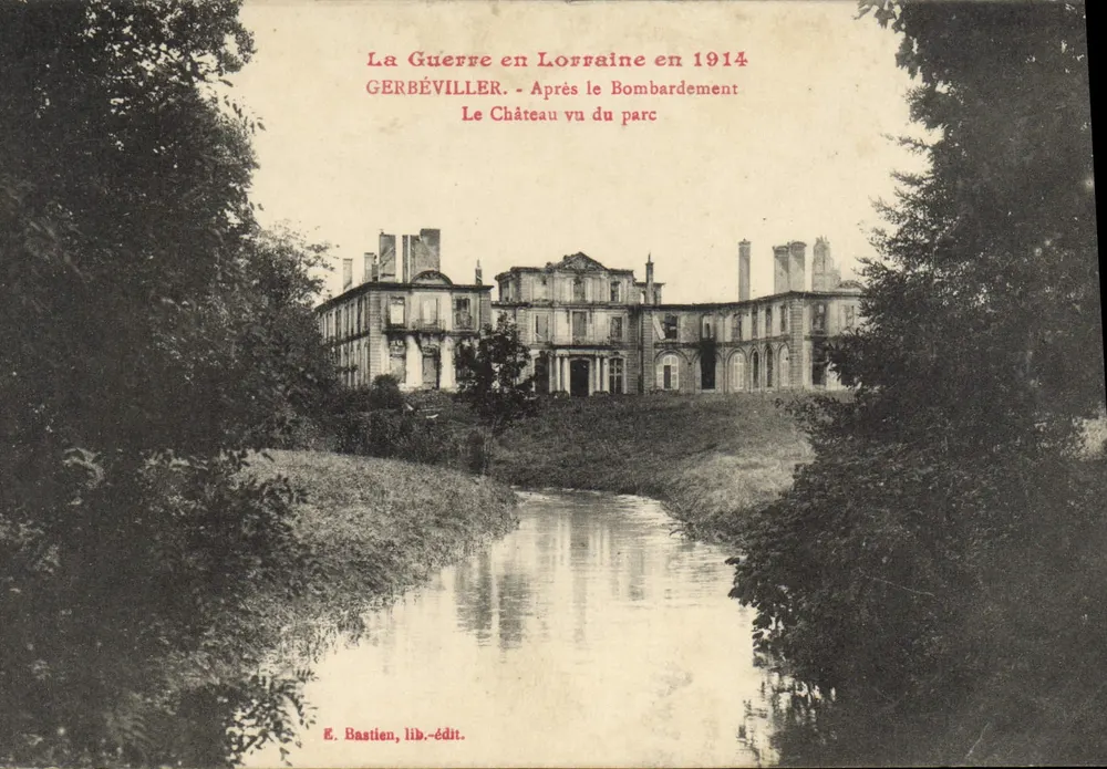 Gerbéviller - Das Schloss vom Park aus nach dem Bombenangriff 1914 — E. Bastien, Verleger - Vorderseite