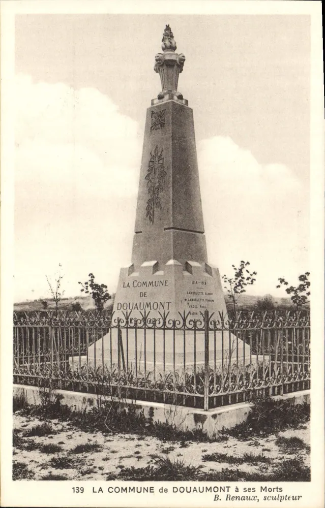 Douaumont — Monumento aos Mortos 1914-1918 — B. Renaux, escultor - Frente