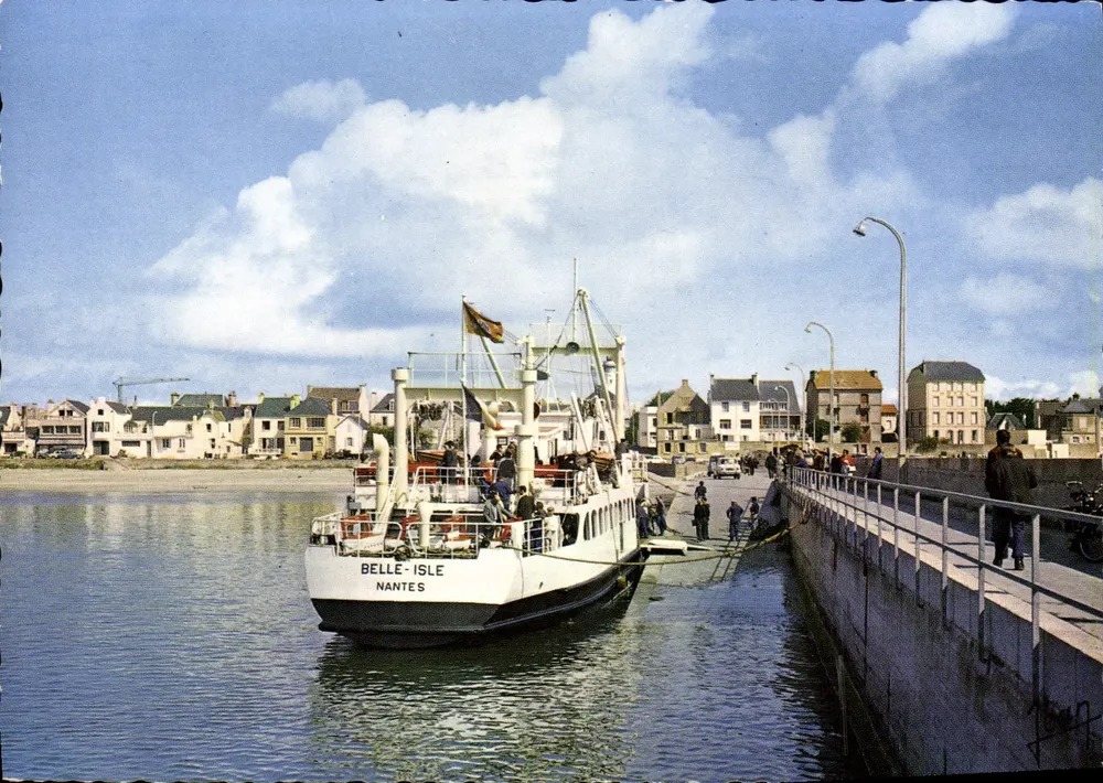 Belle-Île - Nantes — ferry no cais — Edições Les Marques déposées - Frente