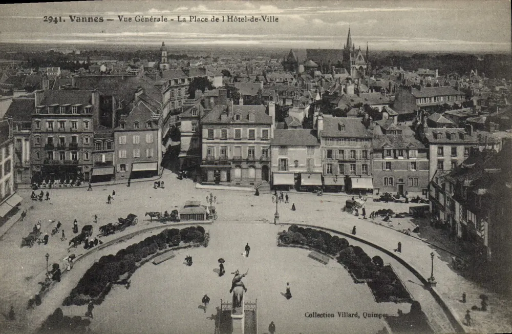 Vannes — Allgemeine Ansicht — Die Place de l'Hôtel-de-Ville — Sammlung Villard, Quimper - Vorderseite