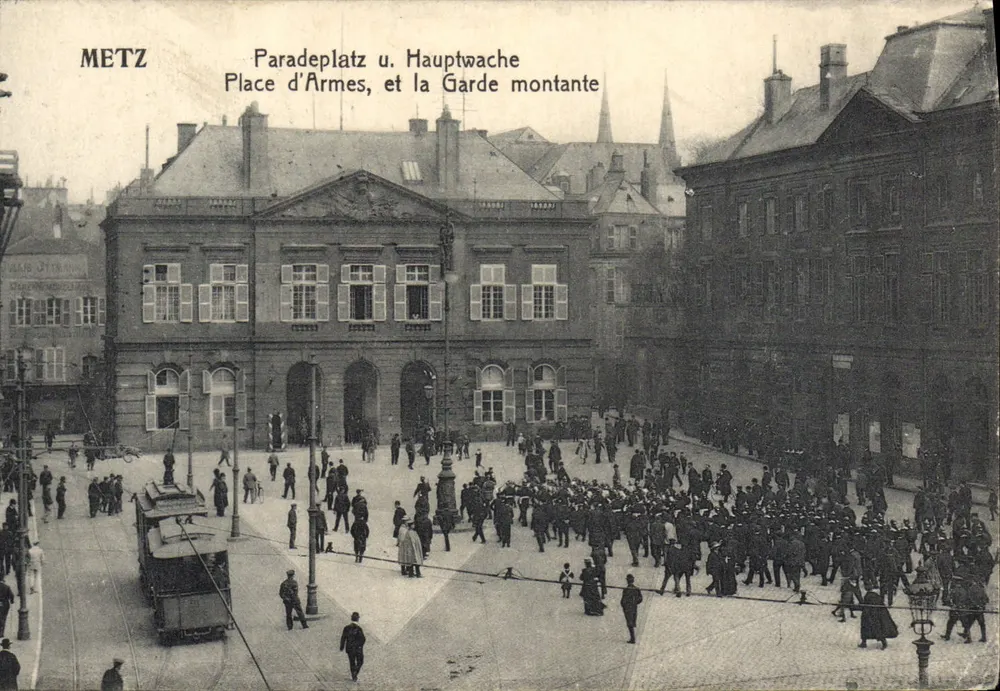 Metz — Paradeplatz und Hauptwache / Place d'Armes, und die aufsteigende Garde — unbekannter Verleger - Vorderseite