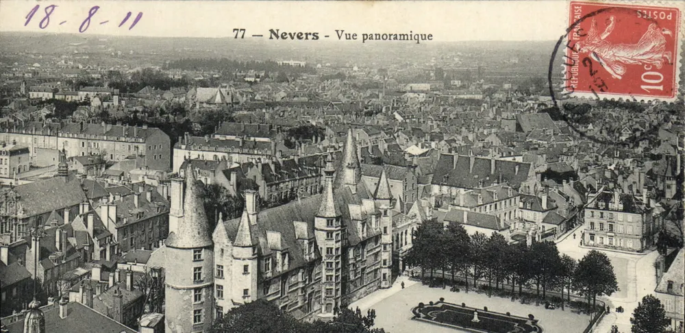 Nevers — Vista panorâmica — 77 — Editor não visível - Frente