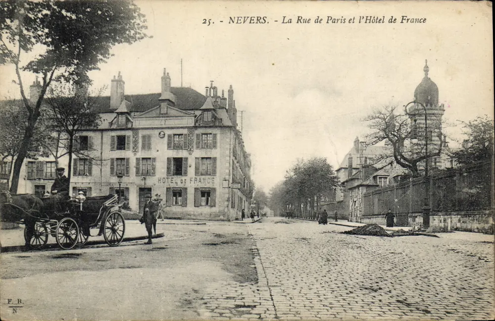 Nevers - La Rue de Paris und das Hôtel de France — F.R. N°25 - Vorderseite