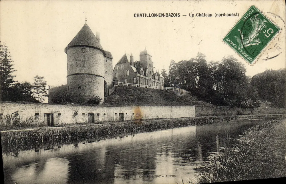 Chatillon-en-Bazois — Het Kasteel (noordoost) — Fotografie J. Coquigniot - Autun - Voorkant