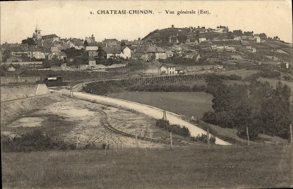 Château-Chinon — Algemene uitzicht (Oost) — Cliché E. Caten, Autun - Voorkant