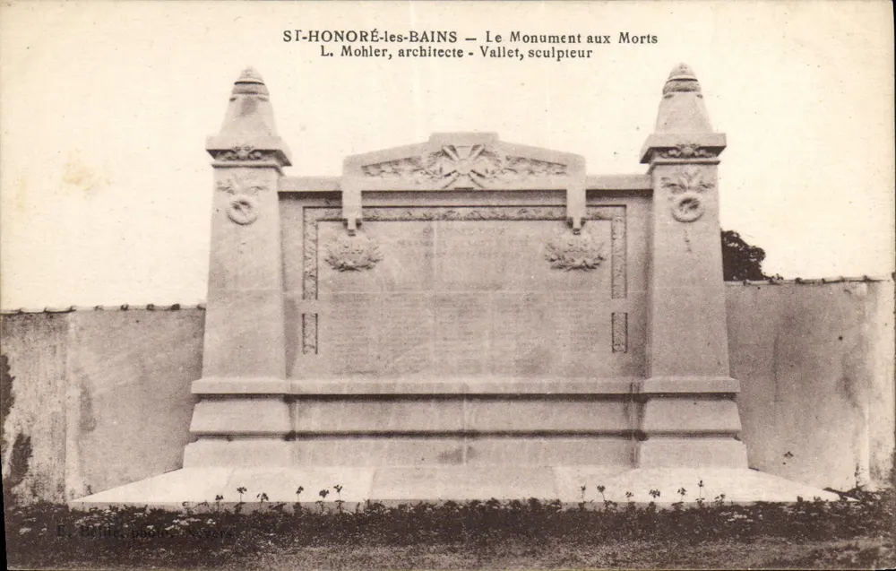 St-Honoré-les-Bains — O Monumento aos Mortos — L. Mohler, arquiteto - Vallet, escultor - Frente