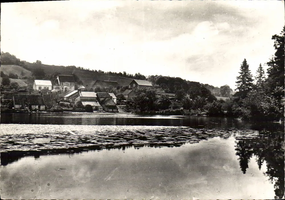 St-Honoré-les-Bains (Nièvre) — Teich und Dorf Seu — Authentische Fotografie - Vorderseite