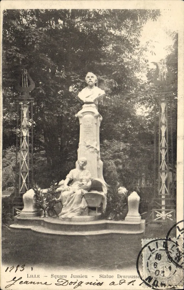 LILLE - Praça Jussieu - Estátua Desrousseaux - Frente