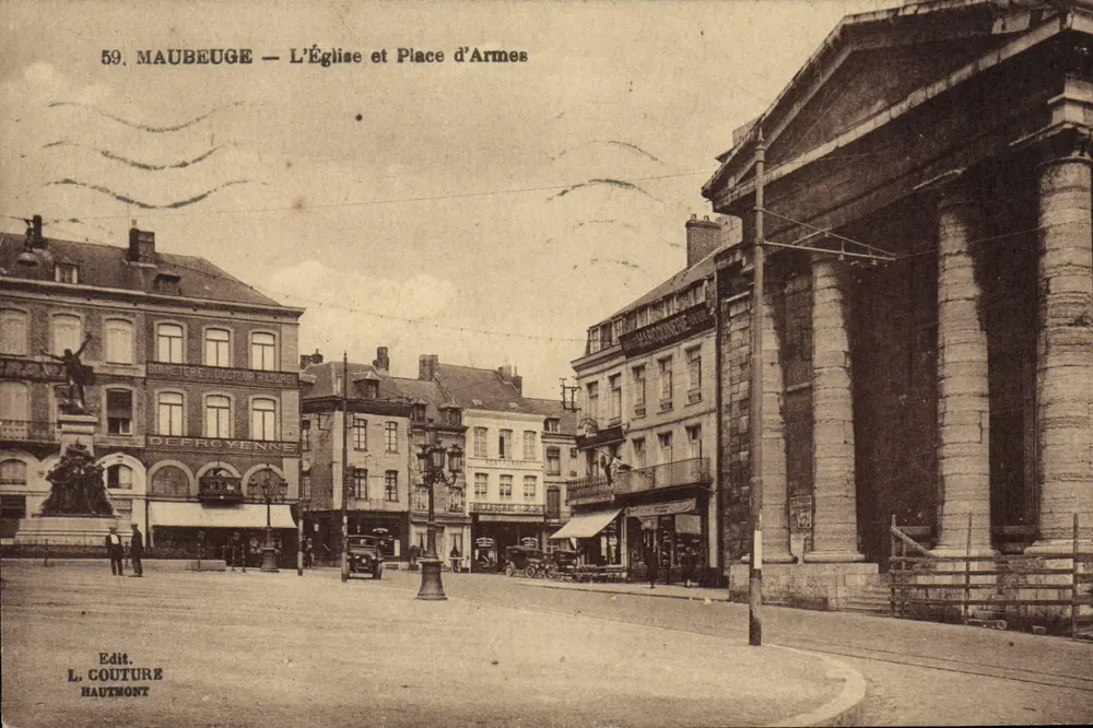 Maubeuge — Die Kirche und Place d'Armes — Verlag L. Couture Hautmont - Vorderseite