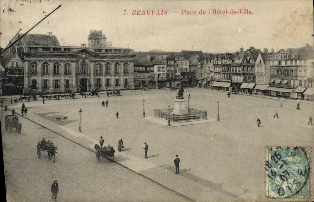Beauvais — Place de l'Hôtel-de-Ville — Verlag CAILGANT D'OR - Vorderseite