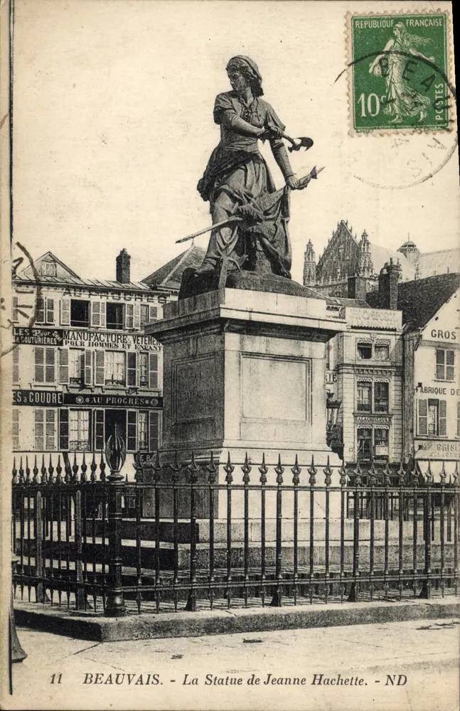 Beauvais - A Estátua de Jeanne Hachette - ND - Frente