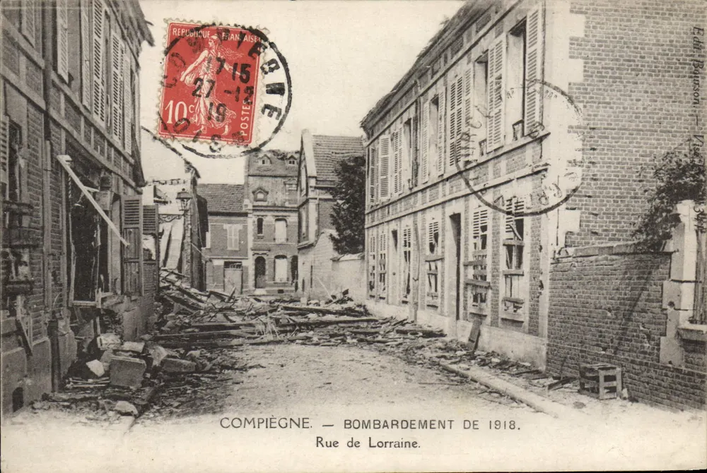 Compiègne — Bombardamento de 1918. Rue de Lorraine. - Frente