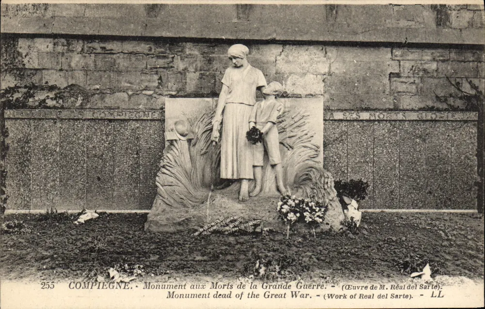 Compiegne - Denkmal für die Toten des Großen Krieges — Werk von M. Réal del Sarte - Vorderseite