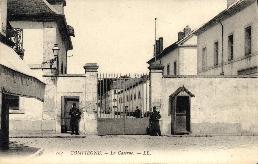 Compiègne — A Caserna — LL. — n° 105 - Frente