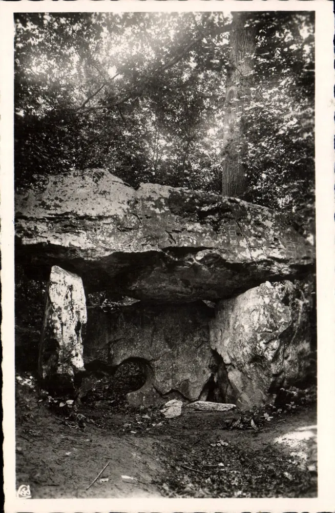 O Menhir — Trie-Château (Oise) — editor desconhecido, número de série não visível - Frente