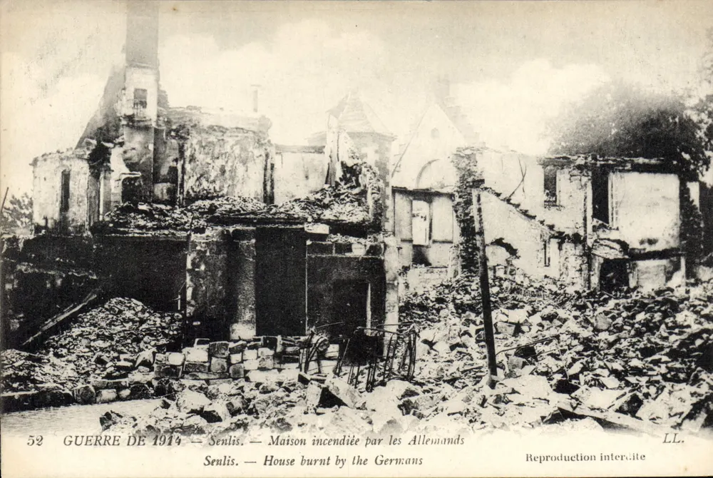 Senlis — Casa incendiada pelos Alemães — LL. n°52 - Frente