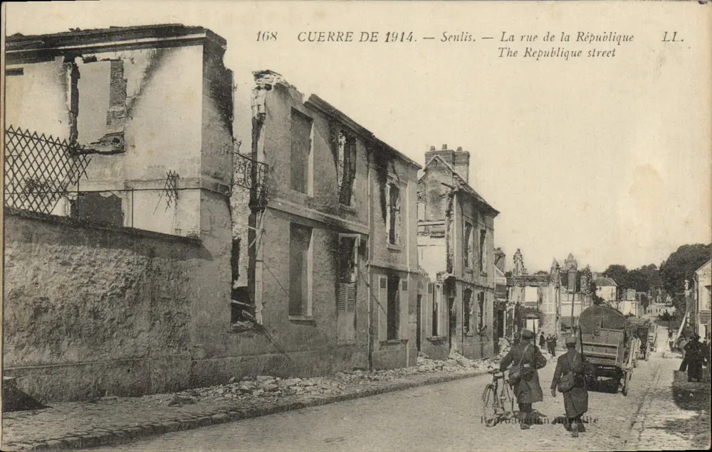 Senlis — A rua da República após a guerra — LL. n°168 - Frente