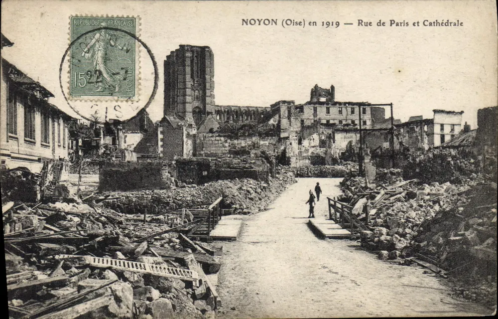 Noyon (Oise) em 1919 — Rue de Paris e Catedral - Frente