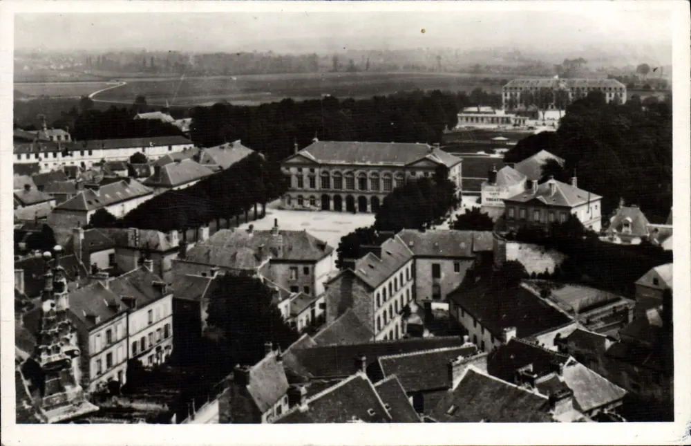 Argentan — Vista geral do lado do Hotel de Ville e da Caserna Molitor — Edição d'Art Bel France - Frente