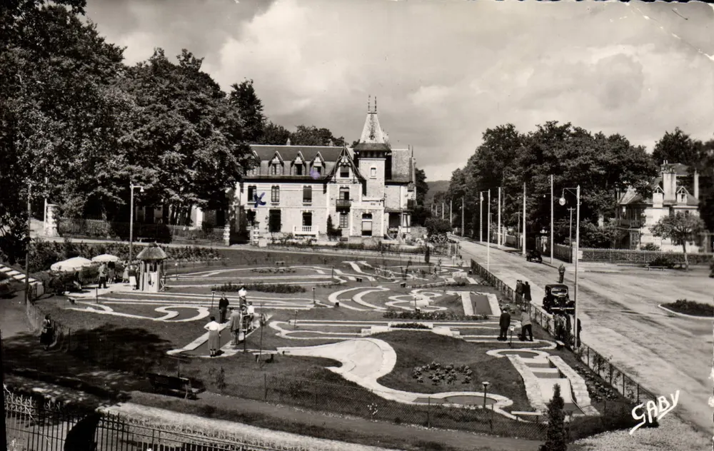 Bagnolles-de-l'Orne — Miniatur-Golf und Hotel Beau Séjour — Saby - Vorderseite